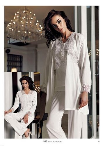 женский халат и пижамный комплект Perin 305 молочный женский халат и пижамный комплект Perin 305 молочный из 2